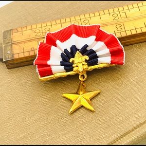 Vintage 80s patriotic brooch pin red white & blue